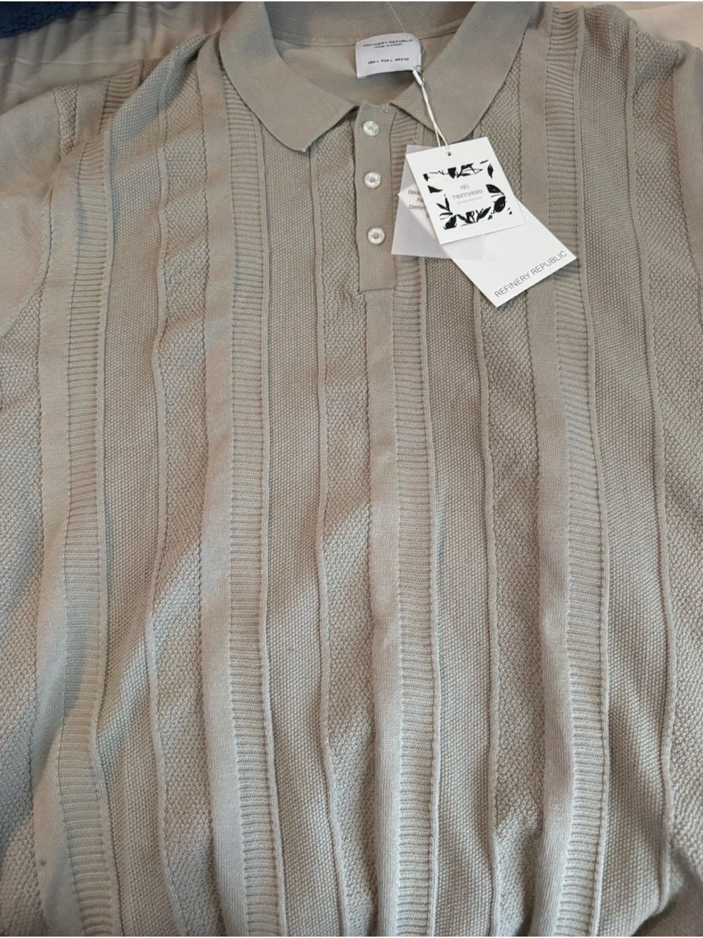 Men’s L Refinery Republic Sweater Tan Short Sleeve Crew Neck